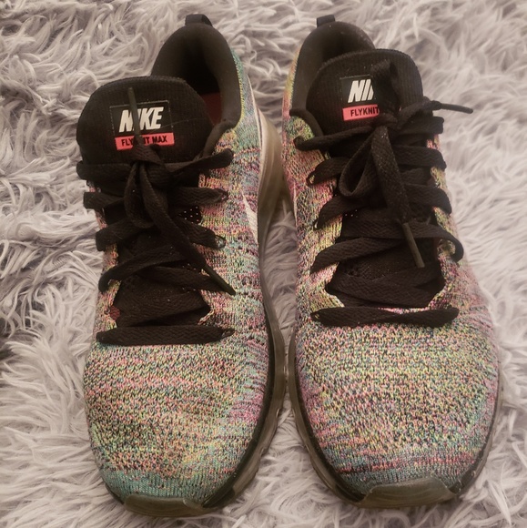 NIKE | Women's Multi-Colored Flyknit Max! - Picture 3 of 8